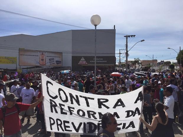 Manifestantes fazem atos pelo país contra a reforma da Previdência