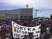 Manifestantes fazem atos pelo país contra a reforma da Previdência