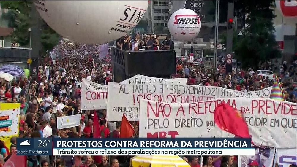Protesto contra reforma da previdência fecha agências bancárias em SP nesta segunda